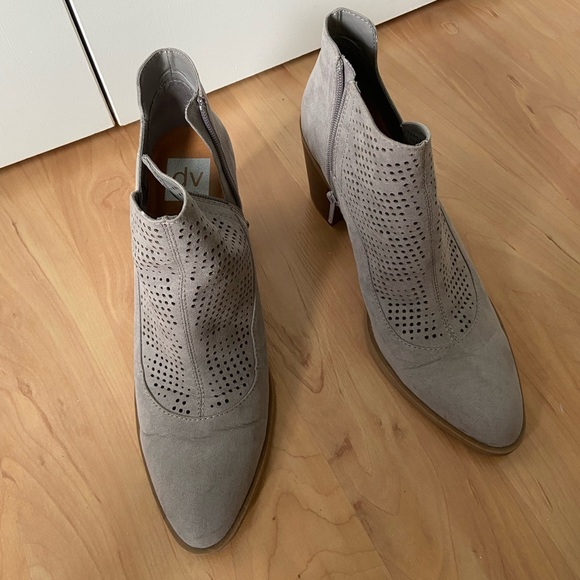 Dolce Vita Light Gray Heeled Ankle Boots - Picture 3 of 8